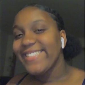 Meet your Posher, Amira